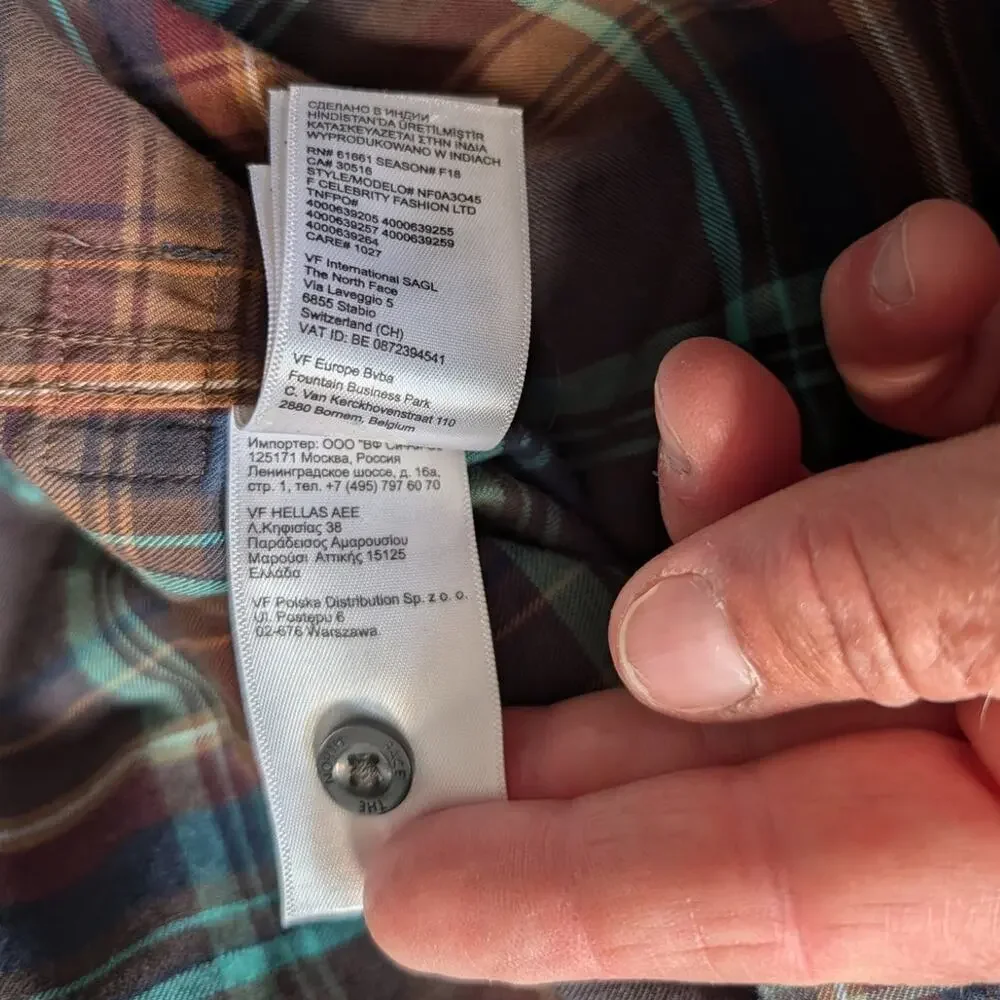 The North Face men's Short sleeve, button down shirt, size Large, Brown Plaid